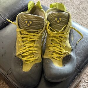 Butora Altura Trad Wide Fit Rock Climbing Shoe US 9.5